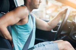 Cách giúp giảm đau lưng khi lái xe