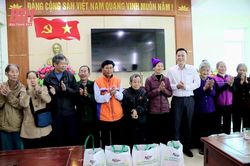 Trao 100 suất quà cho cựu TNXP có hoàn cảnh đặc biệt khó khăn
