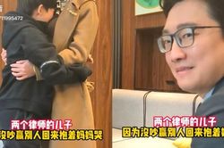'Cười xỉu' clip ông bố bất lực nhìn con trai khóc nức nở vì không cãi thắng bạn