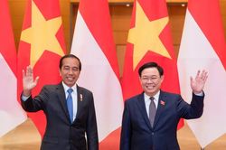 Chủ tịch Quốc hội Vương Đình Huệ hội kiến Tổng thống Joko Widodo