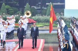 21 loạt đại bác chào đón Tổng thống Indonesia thăm cấp Nhà nước Việt Nam