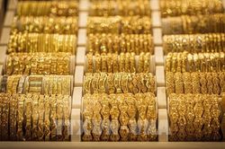 Giá vàng thế giới giảm do triển vọng cắt giảm lãi suất của Mỹ còn xa vời