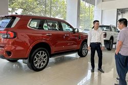 Khách ào ạt chốt đơn cuối năm, doanh số thị trường ô tô năm 2023 vẫn giảm