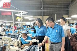 Làm tốt công tác chăm lo cho lao động nữ