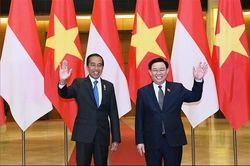 Chủ tịch Quốc hội Vương Đình Huệ hội kiến Tổng thống Indonesia
