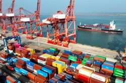Xuất khẩu của Trung Quốc năm 2023 sụt giảm lần đầu sau 7 năm