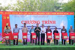 Mang Xuân ấm đến nhân dân khu vực biên giới biển