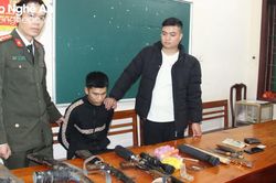 Bắt đối tượng bán lẻ ma túy, tàng trữ nhiều vũ khí nóng