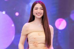 Hòa Minzy khoe nhan sắc 'thần tiên' trên sân khấu, xử lý ra sao khi gặp sự cố âm thanh?