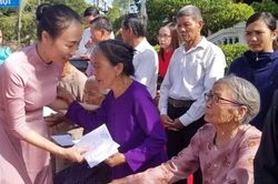 Chủ tịch nước gửi Thiệp mừng thọ 150 công dân Huế thọ 100 tuổi