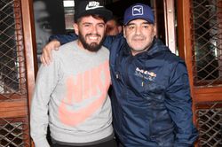 Con trai của Maradona tiết lộ gây sốc: 'Cha tôi bị giết'