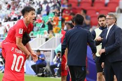 Cựu danh thủ Nhật Bản thốt lên 'thật đau đớn' khi ĐT Việt Nam ghi bàn, CĐV thừa nhận đẳng cấp của HLV Troussier
