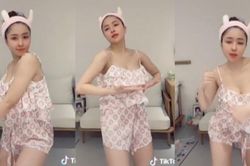 Chăm diện đồ ngủ, Trâm Anh từ mắc sự cố bẽ mặt tới quyến rũ