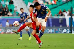HLV Philippe Troussier hài lòng dù đội tuyển Việt Nam thua Nhật Bản