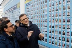 Ngoại trưởng Pháp tới Ukraine, Ba Lan điều máy bay theo dõi Nga tập kích