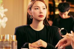 Xả vai 'mẹ bỉm', Minh Hằng đeo nhẫn kim cương size to, phô diễn visual 'bén đứt tay'