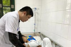 Thêm 4 trẻ nhập viện do pháo tự chế
