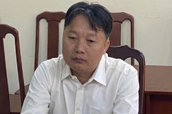 Khởi tố một cán bộ Cục Hải quan Thành phố Hồ Chí Minh về tội 'buôn lậu'