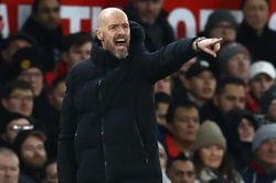 Man Utd chia điểm với Tottenham, HLV Ten Hag tức giận