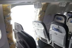 Hành khách đâm đơn kiện Boeing sau vụ máy bay bung cửa trên trời