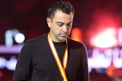Xavi xin lỗi cổ động viên Barcelona