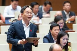 Lấy gì đảm bảo việc khách hàng vay vốn không bị chèn ép mua bảo hiểm?