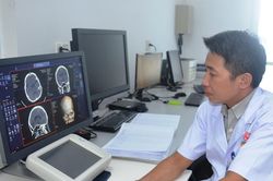 Bác sĩ quân y Trần Đại Cường đam mê nghiên cứu khoa học