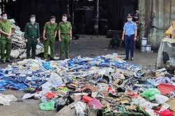 Phát hiện loạt cửa hàng tàng trữ, bày bán sản phẩm hàng hóa giả nhãn hiệu nổi tiếng
