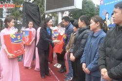 Ấm áp 'Tết sum vầy - Xuân chia sẻ'