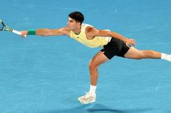 Kết quả Australia Open ngày 3: Alcaraz đi tiếp, Swiatek tiễn Kenin
