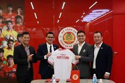 HLV Kiatisuk ra mắt Công an Hà Nội, tham vọng dự cúp châu lục