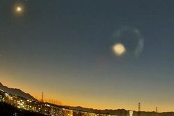 Mạng xã hội Trung Quốc xôn xao khi 'phát hiện UFO' trên bầu trời đêm