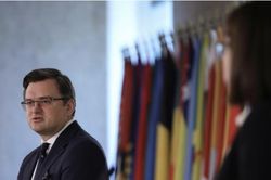 Ngoại trưởng Ukraine tiết lộ 'từng muốn đấm' người đồng nhiệm Nga