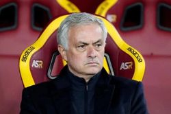 'Người đặc biệt' Jose Mourinho bất ngờ bị AS Roma sa thải