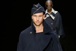 Emporio Armani nam mùa Thu Đông 2024 ra khơi với thiết kế lịch lãm