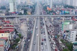 Cận Tết, lô cốt vẫn án ngữ nhiều tuyến đường Hà Nội
