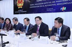 Thủ tướng đề nghị các doanh nghiệp toàn cầu đẩy mạnh hợp tác phát triển AI, công nghệ ôtô, chip bán dẫn
