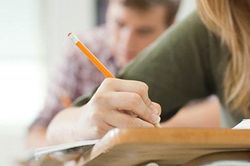 2 nam sinh viên bị xử phạt 32 triệu đồng vì học thay, thi hộ