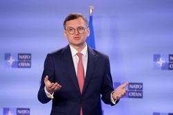 Ngoại trưởng Kuleba: 'Ukraine sẽ chiến đấu bằng xẻng nếu hết vũ khí'