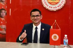HLV Kiatisuk ra mắt CLB Công an Hà Nội, quyết giúp Quang Hải tỏa sáng