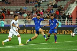 Tuyển Thái Lan phá dớp lịch sử tại Asian Cup