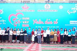 Tết sum vầy đến với nhà giáo, nhân viên trường học khó khăn tỉnh Nghệ An