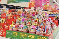 Xu hướng thắt chặt chi tiêu, người dân ưu tiên chọn giỏ quà Tết bình dân