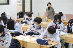 Hà Nội: Dự kiến mở rộng khảo sát đến học sinh lớp 11 toàn thành phố
