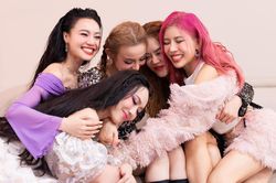 Diễn chung trong show 'Chị đẹp đạp gió rẽ sóng', Trang Pháp ngưỡng mộ Thu Phương