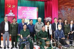 Đại tướng Tô Lâm thăm Trung tâm điều dưỡng thương binh Thuận Thành
