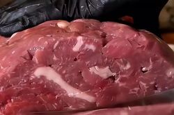 Mẹo đơn giản phân biệt thịt bò thật và giả