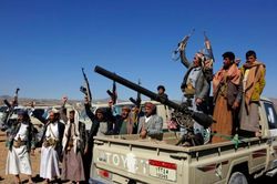 Thêm tàu hàng bị tấn công, Mỹ không kích đáp trả Houthi
