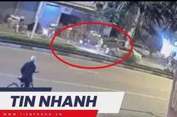 TIN NHANH: Nam sinh lao xe máy vào cảnh sát tại chốt đo nồng độ cồn; Đốm đỏ trên bàn tay ông Trump thổi bùng đồn đoán
