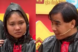 Xót xa trước nữ sinh mồ côi cha, MC Quyền Linh rút tiền túi mua tặng xe đạp điện